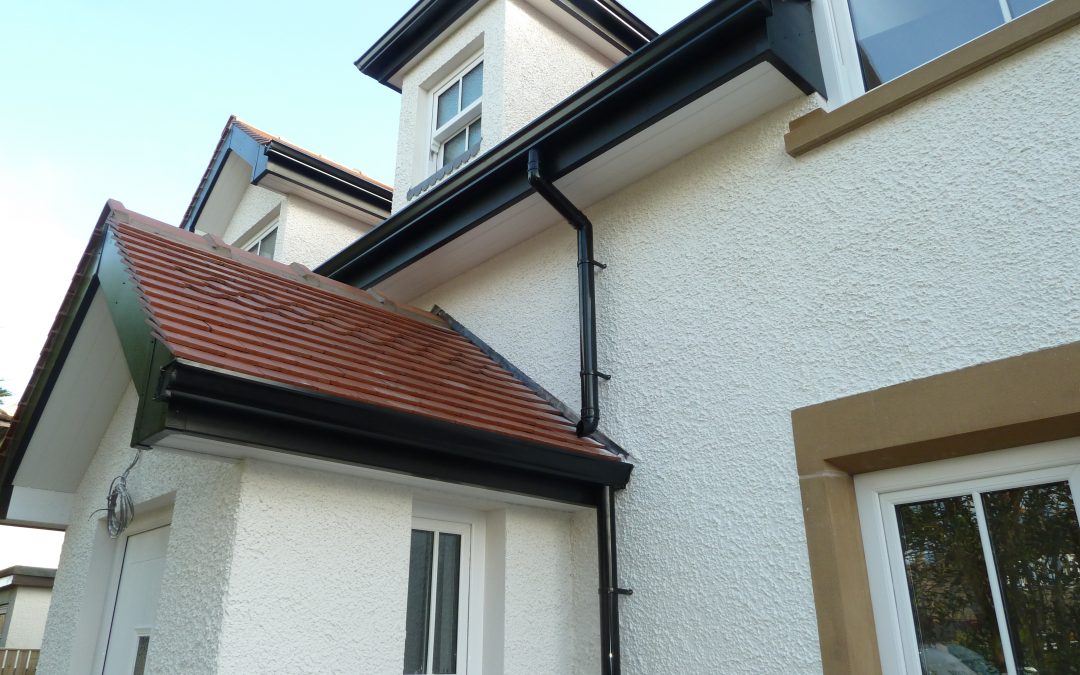 How to Tell If Your Gutters Need Repairing or Replacing Before Winter